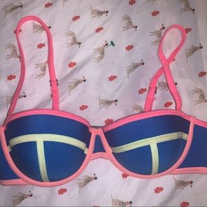 authentic triangl bikini top!!! in amazing condition 💕💕

#triangl #lululemon